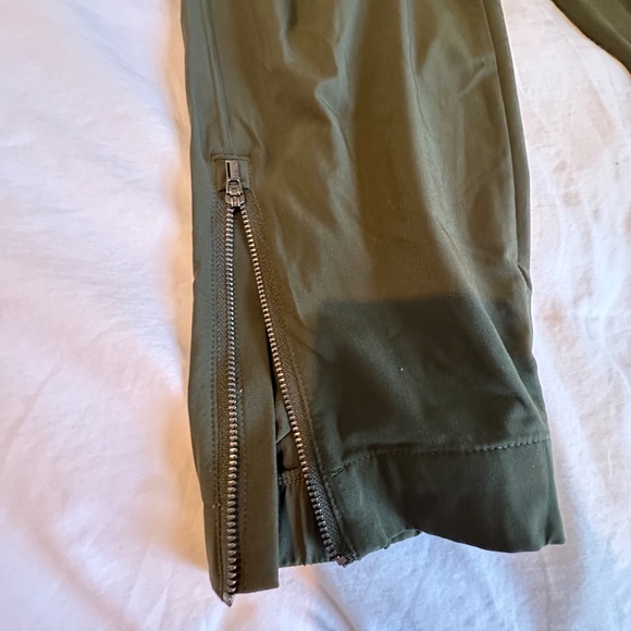 Athleta Lightweight Jogger with zippered ankle - Picture 5 of 7